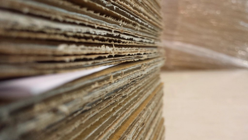 Price tags and arrows showing a WooCommerce store moving to Shopify